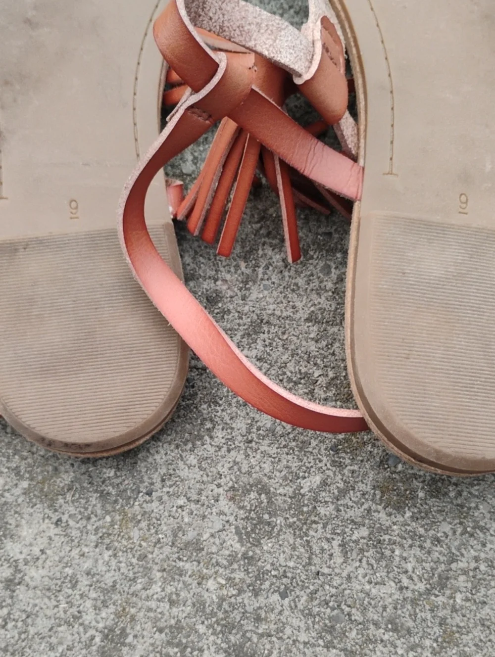 Old Navy Women’s Tassel Thong Sandals